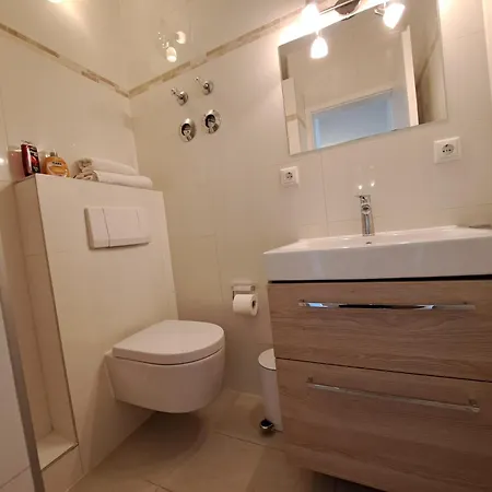 East Park Baumkirchner Str 18 Apartman