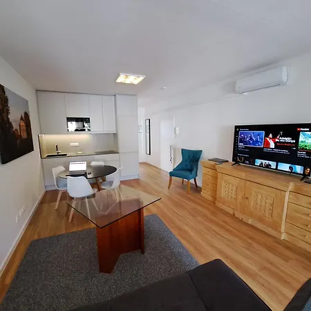 Apartment East Park Baumkirchner Str 18 *