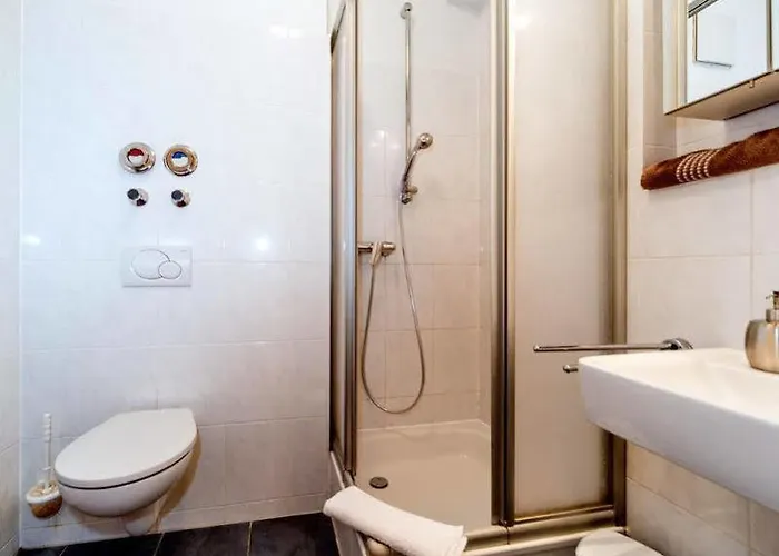 East Park Baumkirchner Str 18