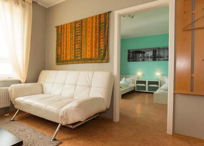 East Park Baumkirchner Str 18