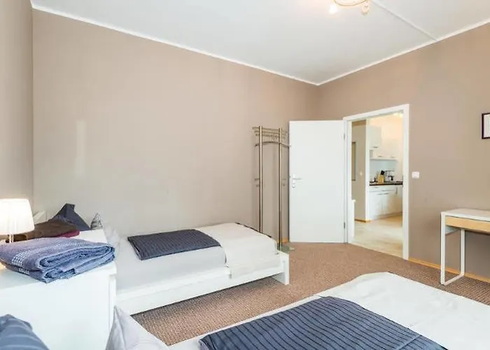 East Park Baumkirchner Str 18 *