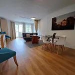 East Park Baumkirchner Str 18 Münih